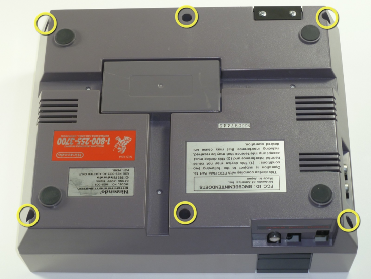 NES Pin Connector Vervangen - Schroeven verwijderen