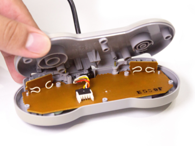 SNES Controller Repareren - Achterkant los