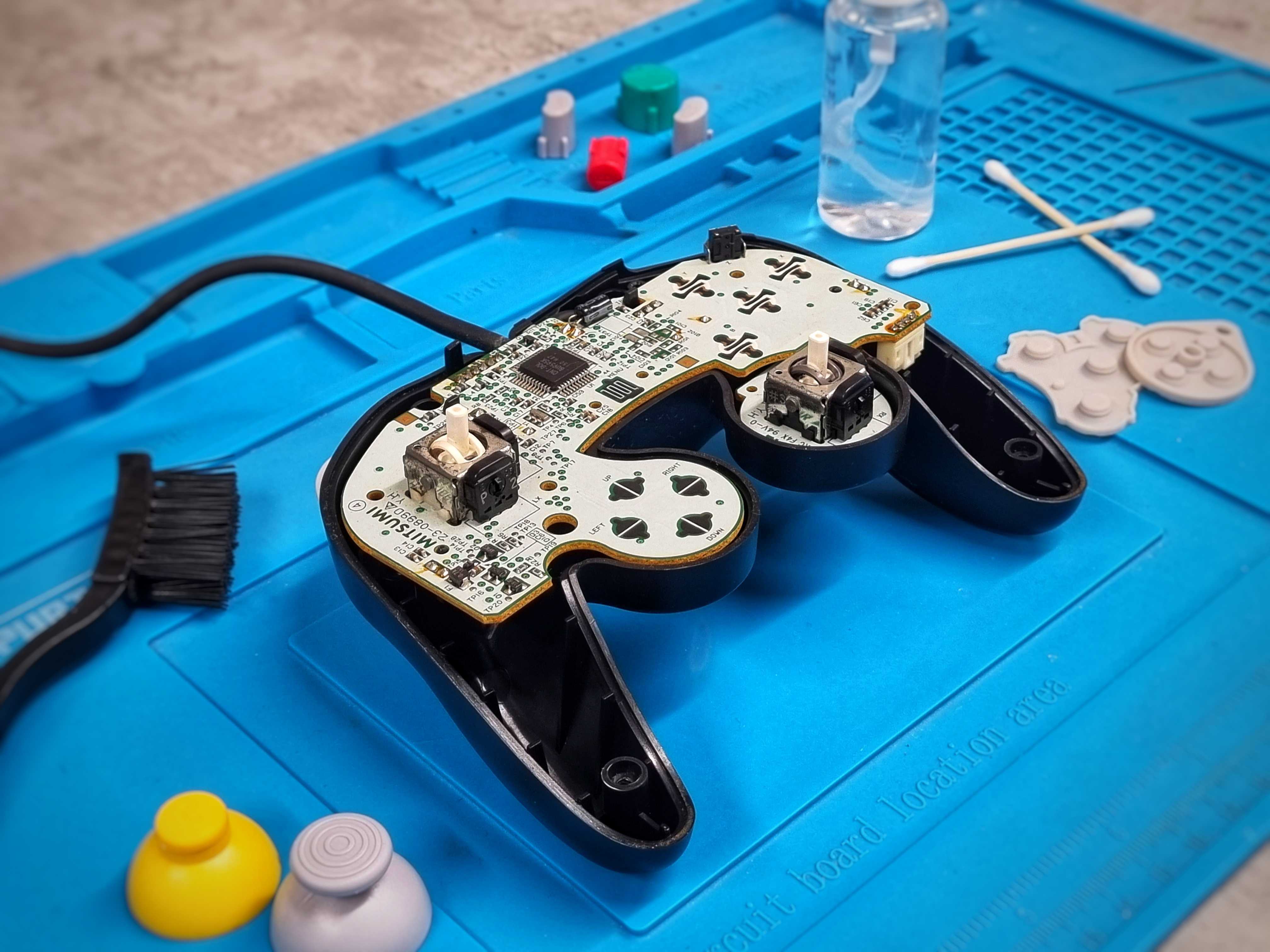 GameCube controller die een opknapbeurt krijgt